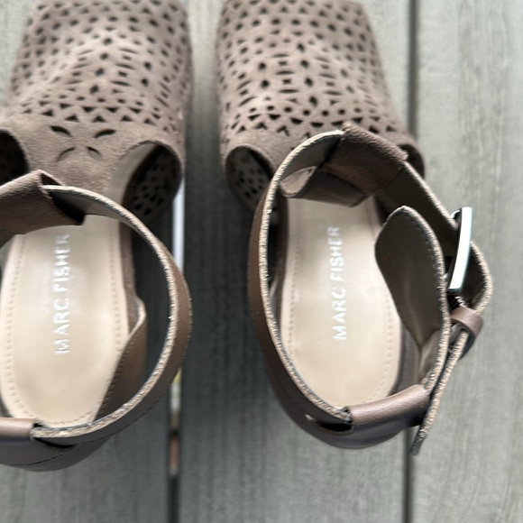 Marc Fisher wedge sandal - Picture 6 of 7